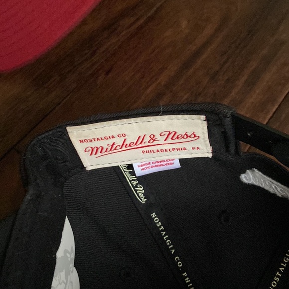 Cleveland Cavaliers Mitchell and Ness hats (3) - Picture 11 of 13